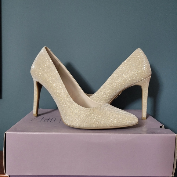 Jennifer Lopez JL Esla Metallic gold pumps size 8.5 - Picture 1 of 4